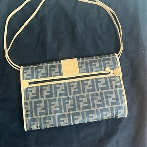 Authentic Vintage Fendi en envelope bag